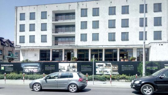 Ten hotel powstał pod koniec lat 80-tych, cieszył się ogromną popularnością. Zastąpi go znana sieć