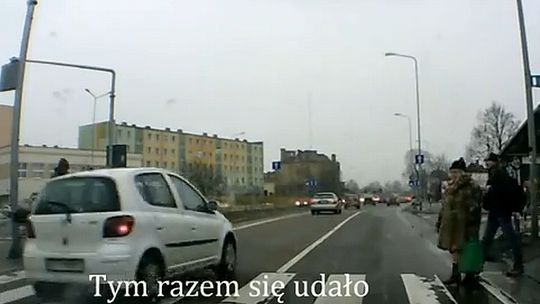 Ten kierowca mało co nie pozabijał ludzi (wideo)
