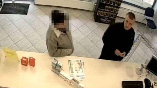 Ten mężczyzna okradł aptekę w Lublinie. Szuka go policja