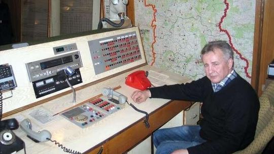 Ten schron wygląda jakby czas się w nim zatrzymał. Sprzęt w środku nadal działa