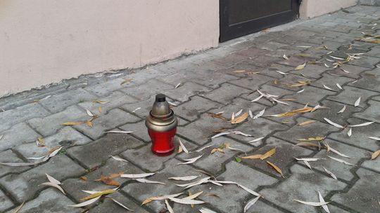 Ten znicz miał oznaczać rychły pogrzeb właściciela baru. Już dwa śledztwa prokuratury