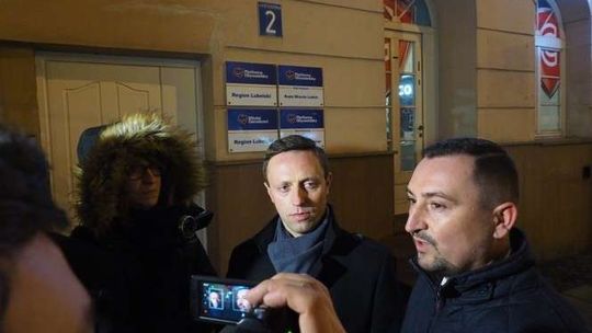 Terenowa kontrofensywa PiS. Zarzucili PO chuligaństwo, potem poszli podzielić się opłatkiem