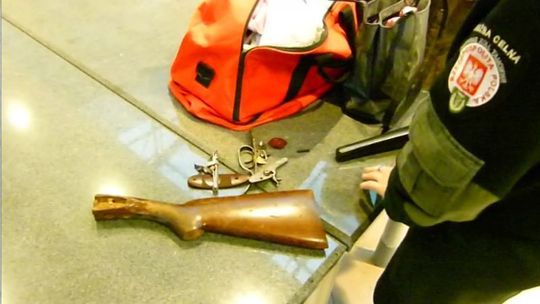 Terespol: Białorusinka pod odzieżą przemycała kolbę dubeltówki