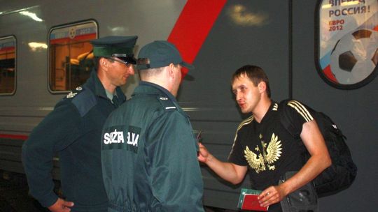 Terespol: Rosyjscy kibice w drodze na mecz we Wrocławiu