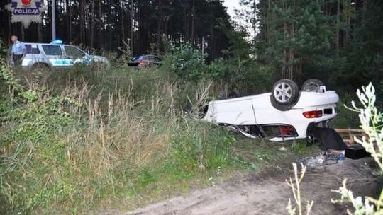 Tereszpol: Wpadł do rowu i dachował. Cztery osoby w szpitalu