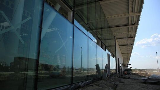 Terminal lotniska już za szkłem (zdjęcia)