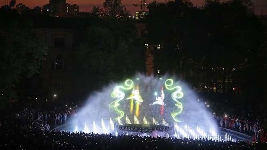 Terminy pokazów multimedialnej fontanny na pl. Litewskim w lipcu