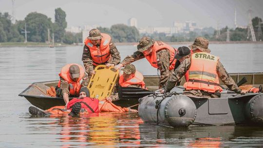 Terytorialsi i strażacy ćwiczyli nad Zalewem Zemborzyckim 
