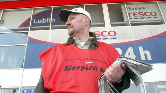 Tesco podnosi pensje. Związkowcy: Za mało!