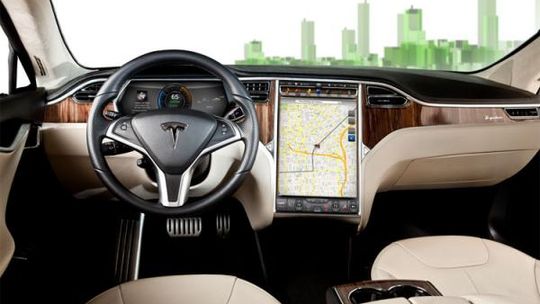Tesla Model S: Co tym wszystkim steruje?