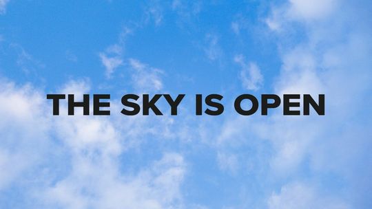 "The Sky Is Open. Voices From Ukraine" - wernisaż i zbiórka w Galerii Labirynt