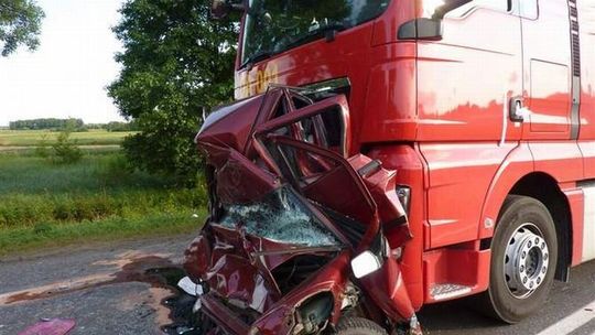  Tico zmiażdżone przez tiry. Zginął ojciec z córką (zdjęcia)