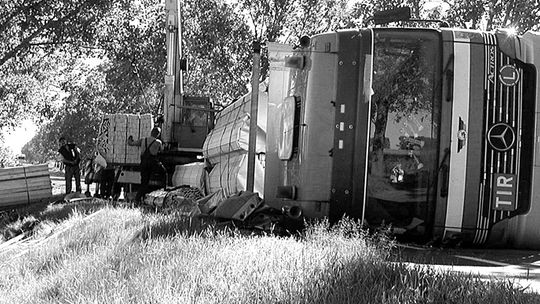 Tir zablokował obwodnicę