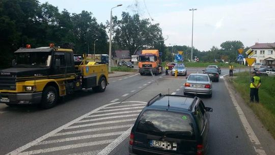 Tir zepsuł się na rondzie w Żyrzynie. Ogromny korek na drodze nr 17