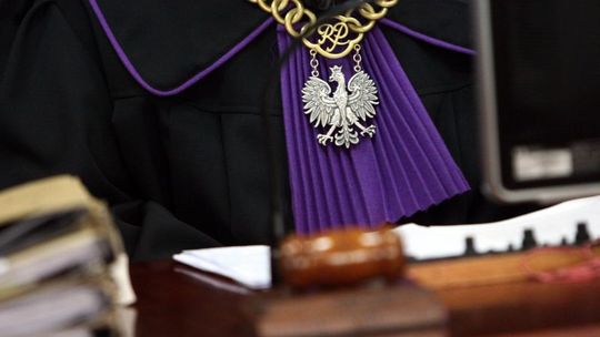 Tłukł głową żony o podłogę. Kobieta zmarła. Dostał 5 lat więzienia