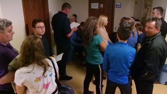 Tłum pacjentów, kilkugodzinne kolejki w przychodni w Lublinie. "To paranoja"