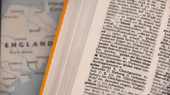 Tłumaczenia specjalistyczne – czym różnią się od zwykłego tłumaczenia?