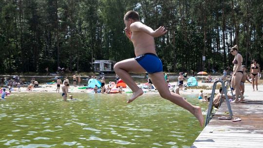 Tłumy nad jeziorami a wody nikt nie bada [lista dopuszczonych kapielisk]