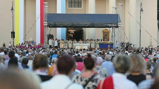 Tłumy pod kościołem. Rocznica wyjątkowych wydarzeń