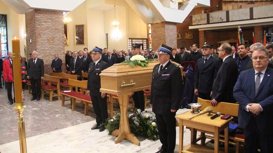 Tłumy żegnały Jana Guza. "Miał tę niezbędną dla związkowca cechę. Lubił ludzi, dbał o nich i oni to czuli"