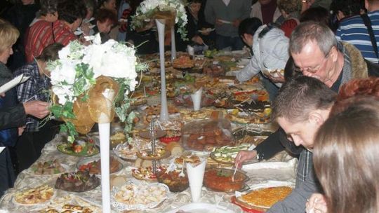 Tłusty Czwartek w Ludwinie, czyli pączki, taniec i kabaret