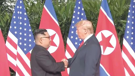 To był historyczny szczyt. Co zyskał Kim, a co Trump? 
