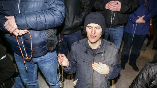 To był pierwszy taki różaniec w Lublinie. Na pl. Litewskim modlili się sami mężczyźni [ZDJĘCIA]