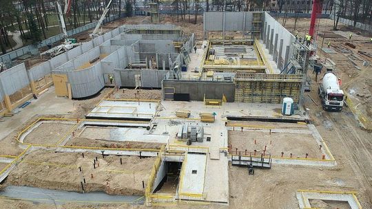 To jedna z największych inwestycji w mieście. Tak będzie wyglądać kompleks basenów [zdjęcia z budowy, wizualizacje]