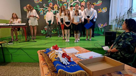 To już jest koniec. Szkoła przegrała z ekonomią