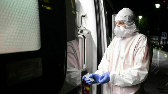 To już nie skok i nie lawina, ale dramatyczny wystrzał nowych zakażeń