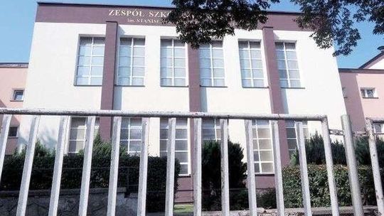 To ma przyciągnąć uczniów. Szkoła zbuduje nową stację diagnostyczną