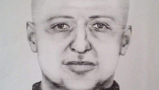 To może być włamywacz. Szuka go policja