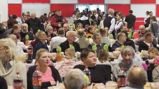 To największa Wigilia w Lublinie. Kilkuset potrzebujących w hali Targów Lublin [zdjęcia]