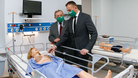 To nie pacjent, to manekin. Chełm ma nowe centrum medyczne 