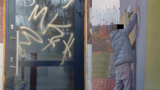 To on malował na ścianach w Rykach. I nie wie, czemu to robił