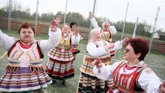 To one śpiewały „Koko Euro spoko”. Zespół Jarzębina ma 25 lat. "Pod względem krytyki jesteśmy zahartowane"