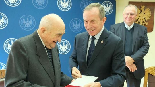 To osoba naprawdę wyjątkowa i ogromnie zasłużona. Kardio-torakochirurdzy mają honorowego prezesa