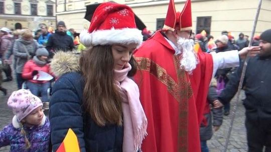 "To piękne, że Św. Mikołaj znajduje dzisiaj tylu naśladowców". Orszak przeszedł przez Lublin