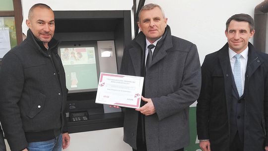 To pierwszy bankomat tego typu w Polsce. "Pracownicy austriackiej firmy byli zaskoczeni..."