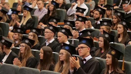 To przyszli stomatolodzy i lekarze. Absolwenci Uniwersytetu Medycznego odebrali dyplomy