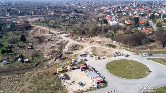 To rondo traktują jak tor do driftu. A okoliczni mieszkańcy nie mogą spać