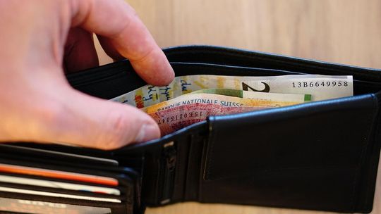 To się chwali. Znalazł portfel ze sporą gotówką i oddał