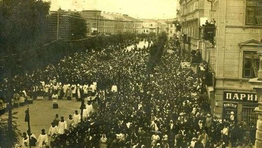 To zdjęcie powstało 101 lat temu w Lublinie. Tłumy szły w kondukcie pogrzebowym
