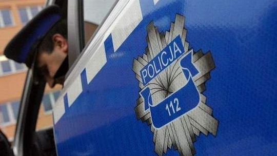 Toczyli po chodniku skradzione koła samochodowe