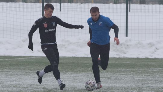 Tomasovia kontra Huczwa, czyli zagadkowa inauguracja