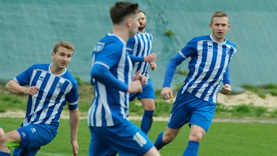Tomasovia – Powiślak Końskowola 5:0, środowe wyniki Hummel IV ligi