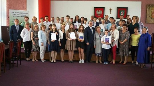 Tomaszów Lubelski. Burmistrz docenił najlepszych uczniów (lista wyróżnionych)