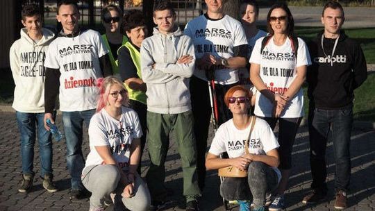 Tomek czeka na przeszczep płuc. Marsz charytatywny z Kazimierza do Niedrzwicy (wideo)