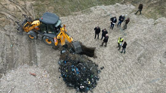 Tony niebezpiecznych odpadów pod ziemią. Szajka działała w całej Polsce