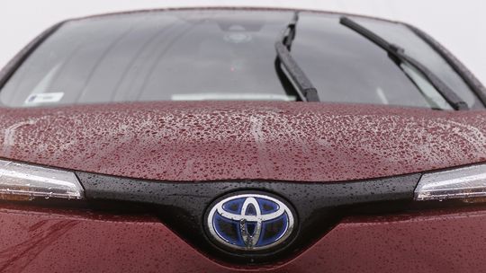 Toyota w leasingu dla firmy. Co sprawdzić przed wyborem auta?